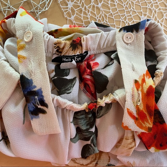 Meli + Eve high rise shorts with adjustable suspenders straps - Picture 11 of 11